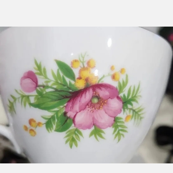 Royal Vale Tea set of 2 Pink Floral Pattern Vintage Bone China from England - Picture 3 of 10